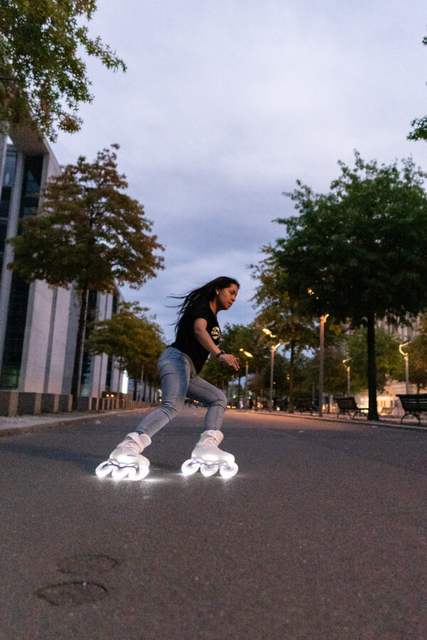 Luminous - RAY 110 White Skates - cas_osornio - by Rodrigo Flores-05 LUMINOUS - RAY 110 - WHITE
