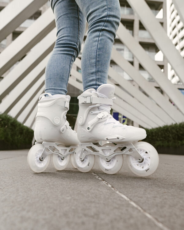 Luminous - RAY 110 White Skates - cas_osornio - by Rodrigo Flores-07 LUMINOUS - RAY 110 - WHITE