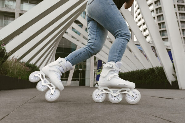 Luminous - RAY 110 White Skates - cas_osornio - by Rodrigo Flores-08 LUMINOUS - RAY 110 - WHITE